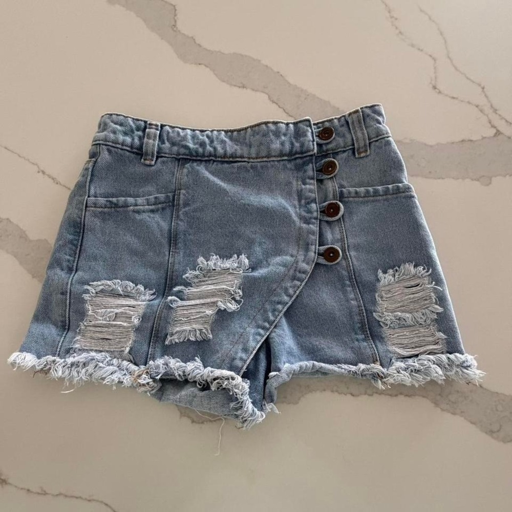 Cloratos 2005 Distressed Denim Skort Light Wash Button Wrap Frayed Hem Size 8